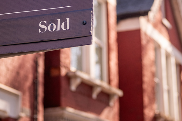 House price growth slows to 0.8%: a guide for buyers and sellers